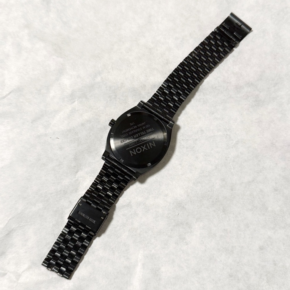 NIXON THE TIME TELLER DELUXE ALL BLACK MINIMALIST WRIST WATCH tells day & date - Picture 5 of 8